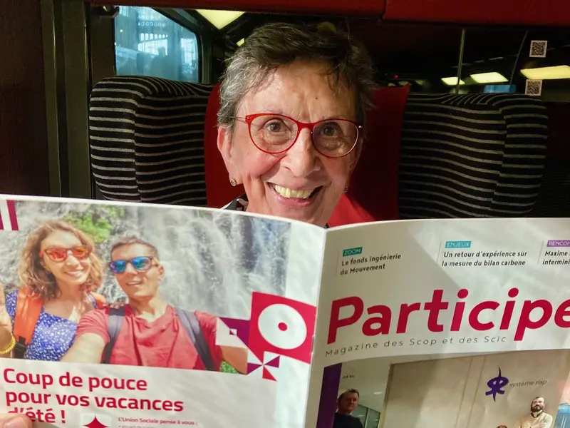 Une président de l'Union Sociale lit la revue Participer Une président de l'Union Sociale lit la revue Participer